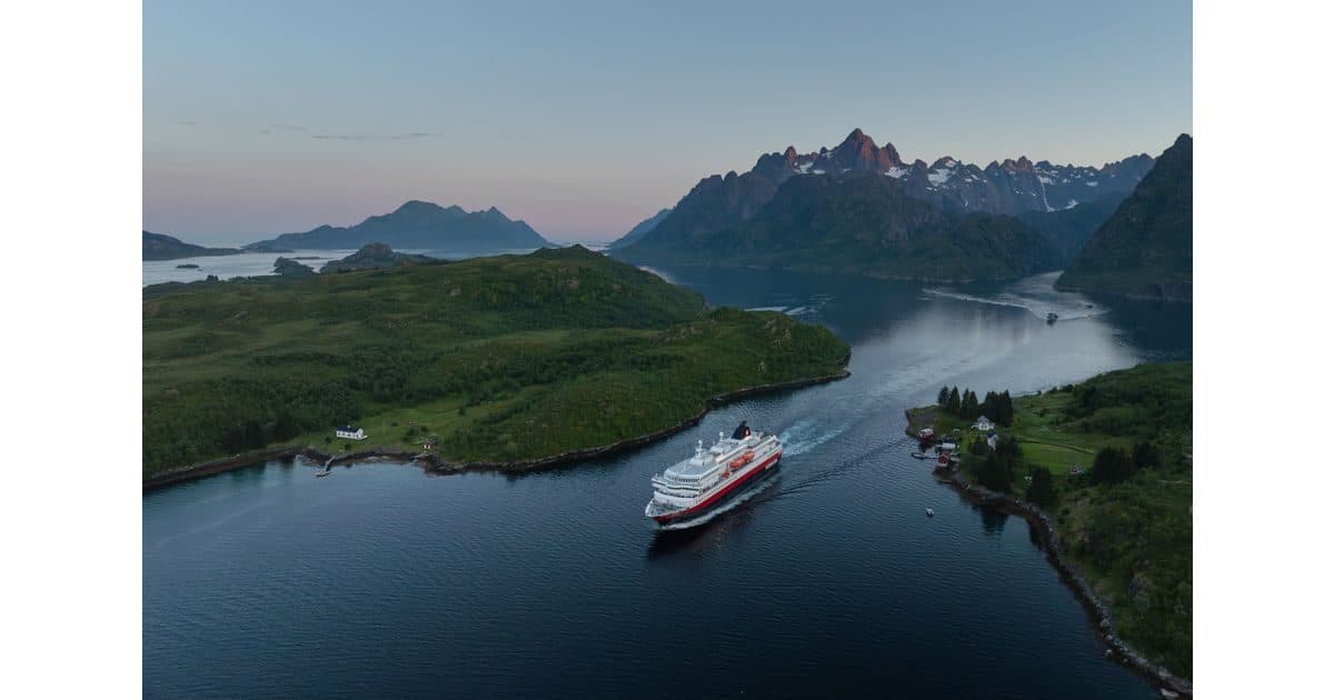 Hurtigruten MS Richard With in Raftsundet, Lofoten - Photo, Espen Mills (1).jpg | Hurtigruten